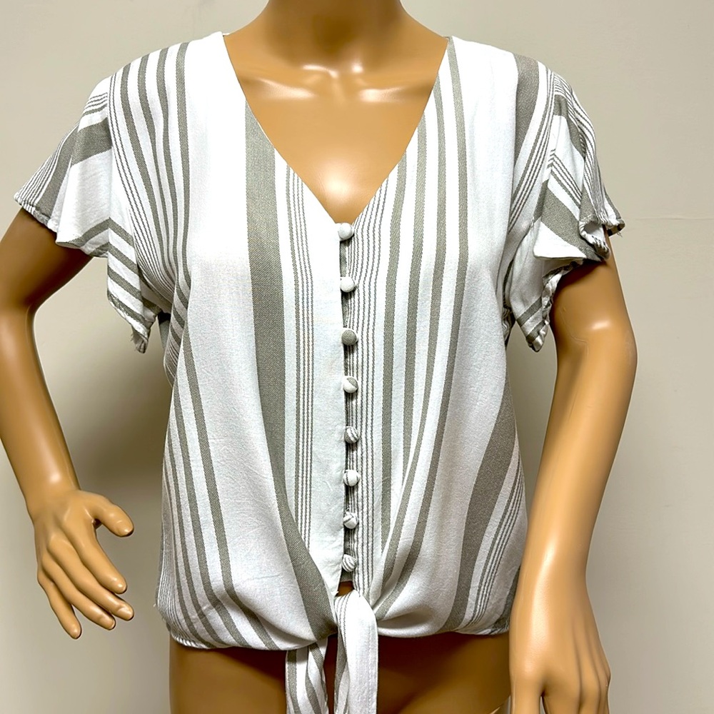 Sim & Sam Tie Front Top with Buttons
